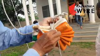 How to tie indian flag Tirangajhanda kaise bandhe  KARNATAKA WIRE 19082019 [upl. by Mackintosh847]