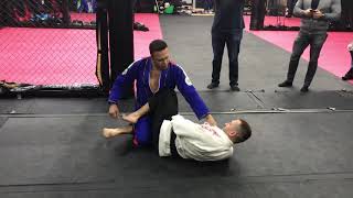 How Renzo Gracie deals with the knee shield half guard [upl. by Naehs]