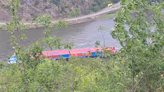 Voorzichtig door de bocht van de LORELEY varen [upl. by Nylhtac117]