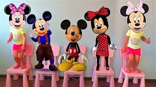 Cinco ratoncitos de MICKEY y MINNIE y bebés saltando en la cama Rima y canciones infantiles [upl. by Janifer694]