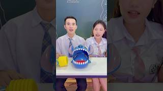 Boy and Girl battle with Teeth Toy 👦🏻🦷👧🏻 Su Hao shorts [upl. by Nueoras]