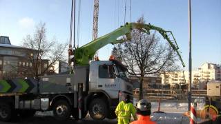 Betongpumpbil tippade vid bygge på Råbyleden [upl. by Lesh511]