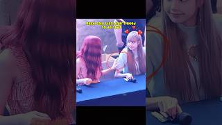 When Lisa Discovering Rosé Is LeftHanded And Her Actions Are Admirable blackpink lisa rose [upl. by Kutchins]