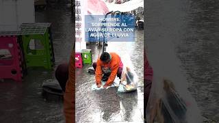 Captan a hombre lavando su ropa con agua de lluvia y se hace viral shorts [upl. by Kynthia757]