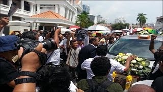 1200pm Crowds chants Karpal Singh all along the way [upl. by Nosmas]