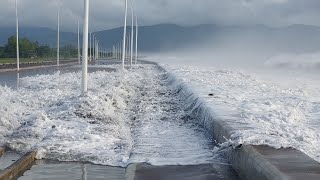 Storm surge sa Bicol Tagas Boulevard saBicol hindi na madaananmalalaking alon binabayo ang Highway [upl. by Cobbie]