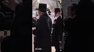 Rabbi Mordechai Jungreis Nikolsburg Rebbe Sreifas Chametz Erev Pesach [upl. by Aietal]