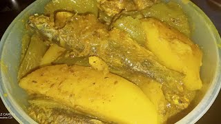 সিম আলু দিয়ে মাছের ঝোল  sim aloo Macher jhol  Flat Beans with fish curry  Suchitas cooking [upl. by Eltsryk342]