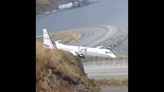 Crash Plane SAAB overrun the Runway unalaska Airport  Alaska [upl. by Titos]