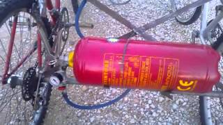 bici a 4 ruote compressed air clacson [upl. by Nosyerg442]