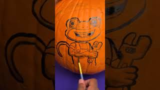 Carving Pumpkin Gecko  shorts halloween 🎃 [upl. by Haroppiz223]