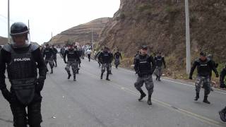 Policias bailando en desfile [upl. by Fidele860]