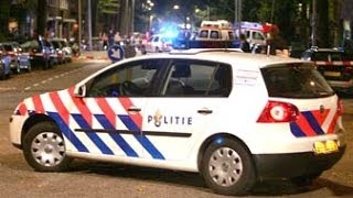 politie met spoed naar inzet vechtpartij Amsterdam damrak  Bij de politie [upl. by Card681]