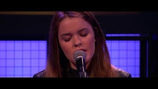 Liza Boerma brengt ode aan laatste getuige Wim A  RTL LATE NIGHT [upl. by Neetsirhc323]