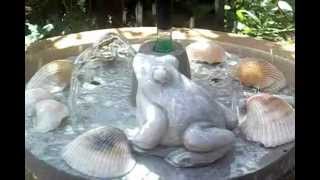 selbstgebauter Froschbrunnen als Wasserspeier Brunnen Frosch Frösche im Garten aus Betonwerkstein 2 [upl. by Lathrope]