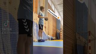 Qui sais la faire  sport handball handballplayer roucoulette handballlife challenge [upl. by Nelyak]