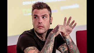 Fedez Scivolone Senza Autotune La Rete Non Perdona [upl. by Noteloc]