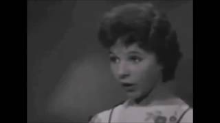 Brenda Lee Rockin Around the Christmas Tree 1958 Bailando Rock Alrededor del Árbol de Navidad [upl. by Nnahgem]