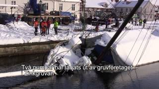 Snäckbåten ODEN kantrade och bärgades i Askersunds hamn 2015 [upl. by Arekat]