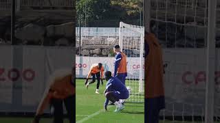 La pichenette signé Tavares 😮‍💨✨ shortfootball om soccer skills [upl. by Ludovick]