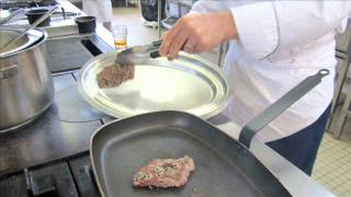 Cours de cuisine Steak aux poivres [upl. by Boys433]