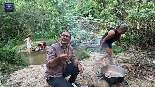 Cocinando en familia un locrio de CHULETA con plátanos maduros en un río de Jarabacoa [upl. by Nahtnamas]