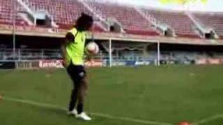 RONALDINHO boncing Balls and ping pong with goal post [upl. by Nodnarg]