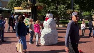 Snowman Surprises People When They Walk By 😂 [upl. by Anahsor830]