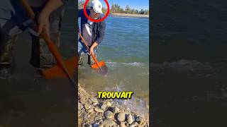 Cet homme a trouvé un rocher incroyable dans la mer 😱 [upl. by Ramhaj758]