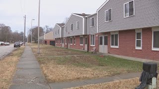 East St Louis apartment building without water for a week [upl. by Gnilrac]