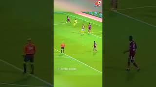 Futbolista evita Gol de su propio equipo [upl. by Mathews]