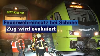 Feuerwehr evakuiert Reisende aus Regionalzug [upl. by Airbma]