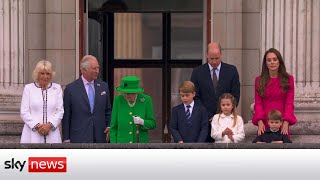 In full The Queen appears on the balcony at Buckingham Palace after her Platinum Jubilee Pageant [upl. by Leund]