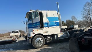 Peterbilt 362 cabover Cummins Big Cam cold start [upl. by Adali23]