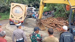 Jalan Batu jomba Sepi  Jalan Lintas Sibolga Macet Truk trailer Terpuruk Di Kelok 4 Hutatunggal [upl. by Matelda]