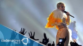 Miley Cyrus enfrenta cargos por faltarle al respeto a la bandera mexicana [upl. by Atteuqehs672]