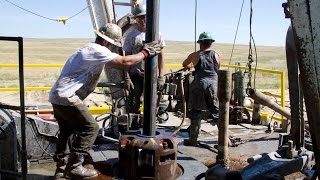 Roughnecks at Work in HD  Drilling Rig Pipe Connection [upl. by Rivard]