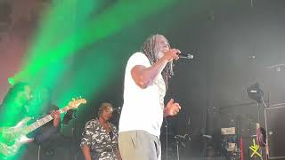 Tiken Jah Fakoly ouvrez les frontières ￼￼live [upl. by Airdnaid]