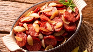 PETISCO DE LINGUIÇA TOSCANA FRITA COM CEBOLA DOURADA [upl. by Vanna768]