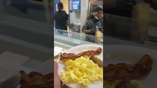 アメリカの学食がヤバい🍕🇺🇸🏫 アメリカ アメリカ生活 アメリカ留学 留学 学食 [upl. by Nylra604]