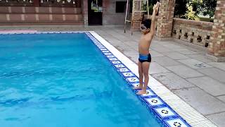 6 yr kid Crossed full Pool Underwater  unbelievable underwater swimming [upl. by Megdal]