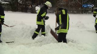 Feuerwehr musste Zug der Vogtlandbahn freischaufeln [upl. by Auguste649]