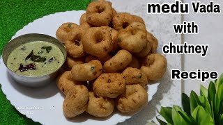 medu vada with chutney recipe  urad dal suji se crispy medu vada  South Indian recipe [upl. by Nason]