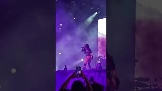 ANITTA PERFORMANDO SUA NOVA MÚSICA no festival Rock the Mountain [upl. by Paucker]