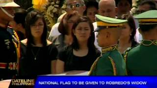 Aquino hands over PH flag to Atty Leni Robredo Robredos accompany remains to crematorium [upl. by Indnahc]