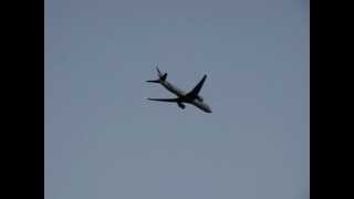 emirates boeing 777 fly over my house landing at Brisbane [upl. by Alick]