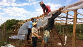 Construccion de un invernadero en Martin Rolon [upl. by Alexandro]