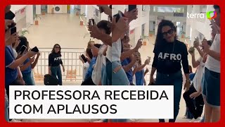 Professora de escola pública que acertou tema da redação do Enem é ovacionada na Bahia [upl. by Ahsehat419]