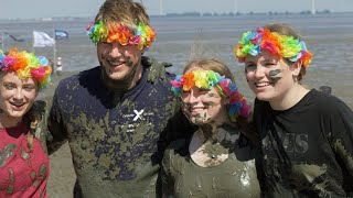 Sliksleeën tijdens de Pinkerfeesten in Delfzijl 2024 [upl. by Kaazi]