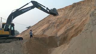 volvo 210 excavator sand loading a tata 12 wheel heavy duty truck [upl. by Anesuza]